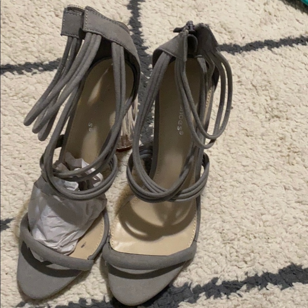 Size 40 but I think it’s really size 7